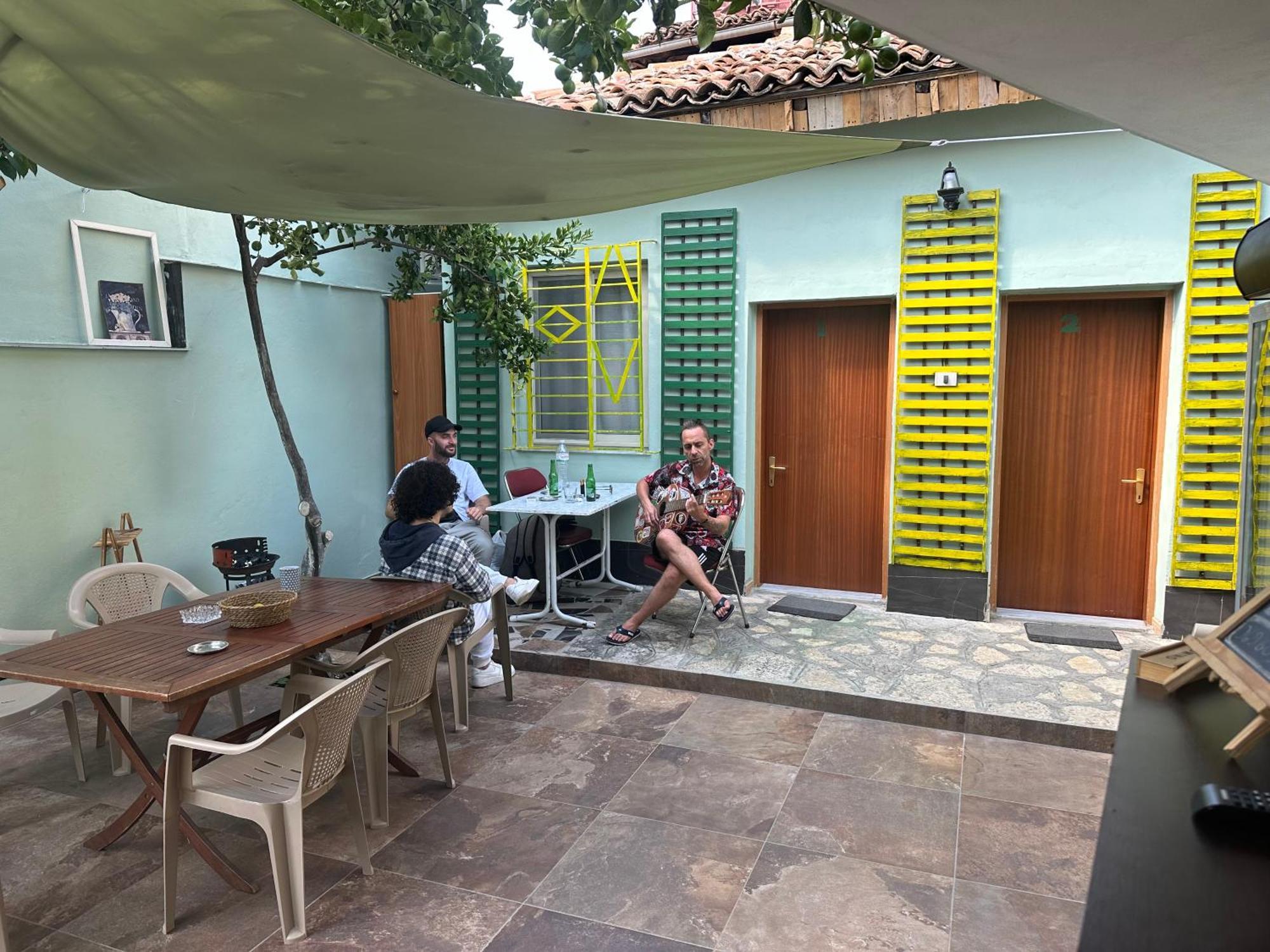 Tirana Lemon Breeze Hostel 外观 照片